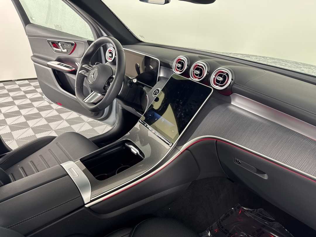 2025 Mercedes-Benz GLC GLC 350e - Image 19