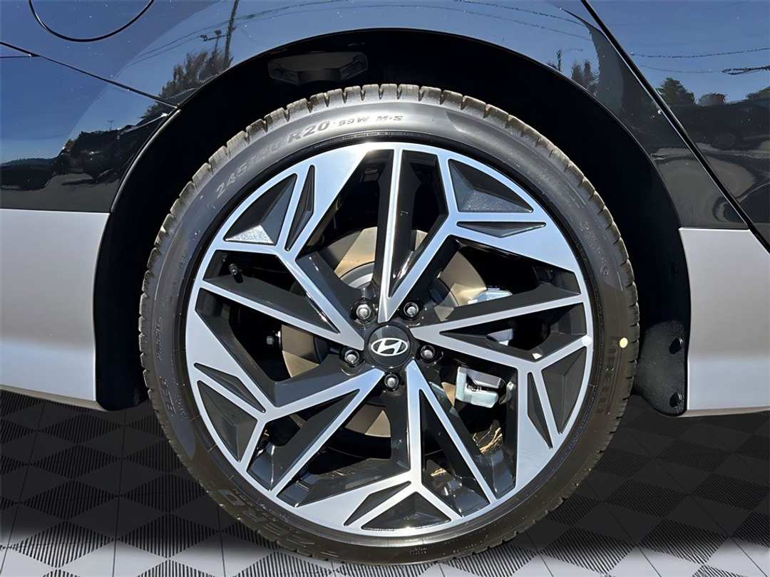 2025 Hyundai Ioniq 6 SEL - Image 8