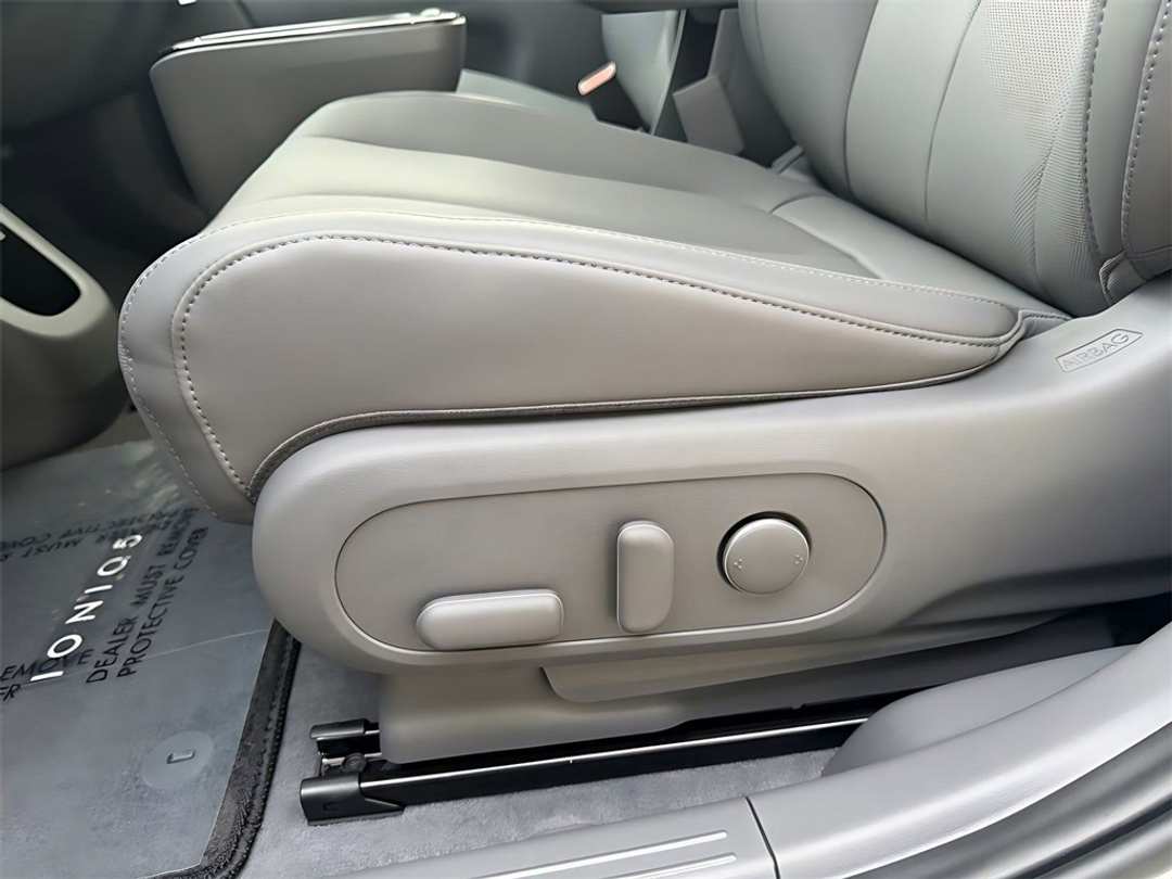 2026 Hyundai Ioniq 5 SEL - Image 13