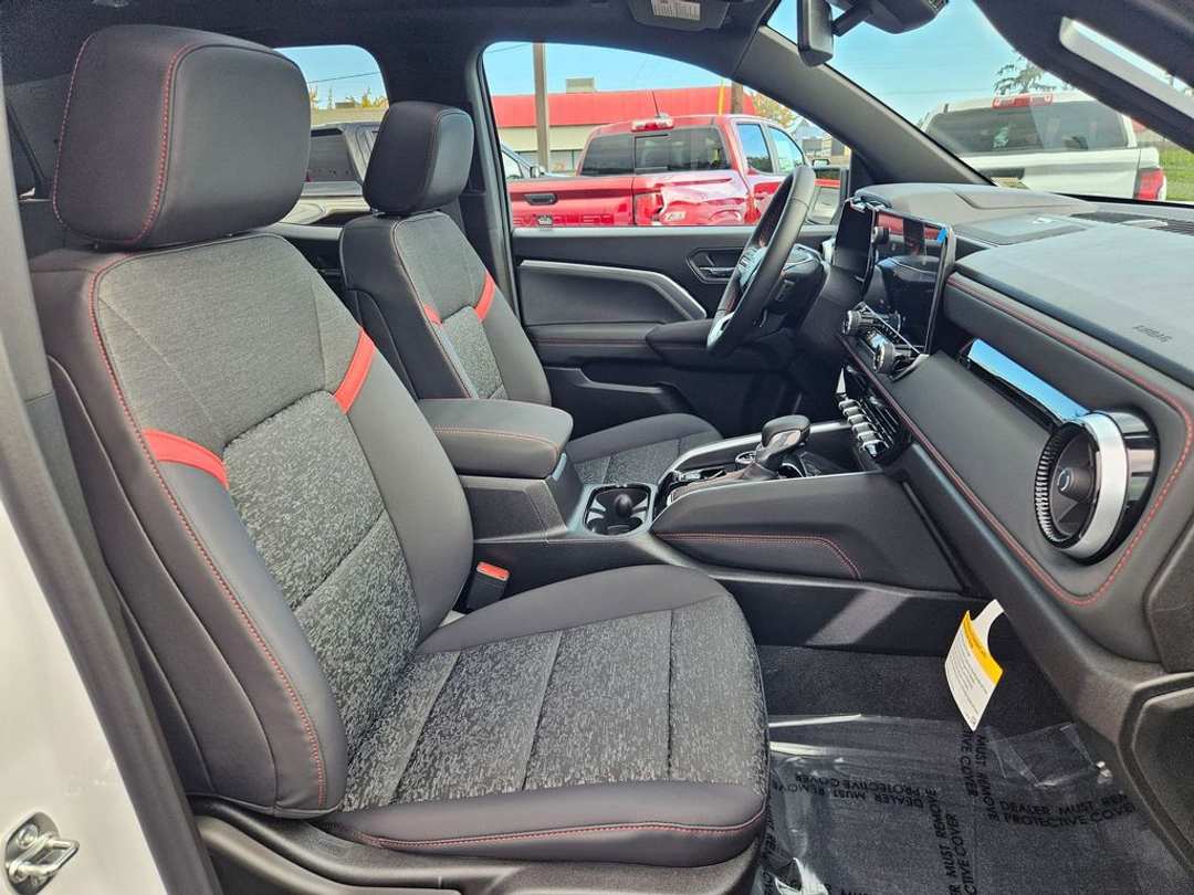 2026 Chevrolet Colorado Z71 - Image 40