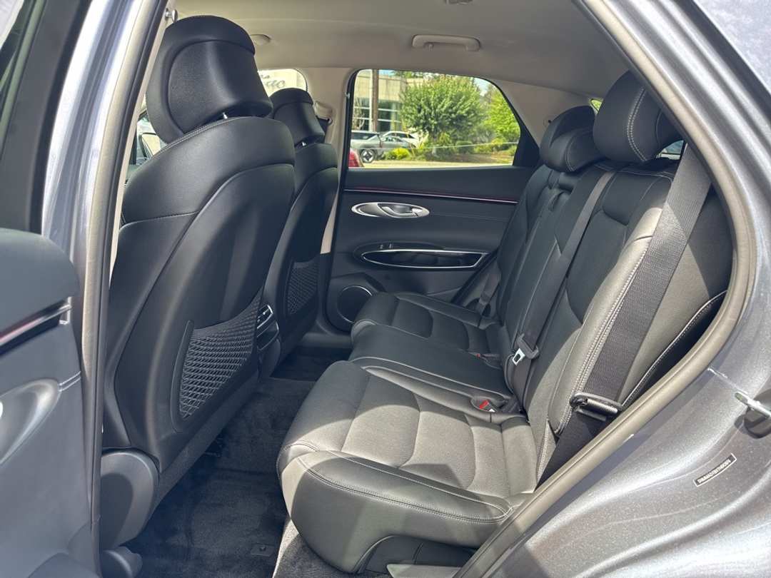 2026 Genesis Gv70 2.5T - Image 37