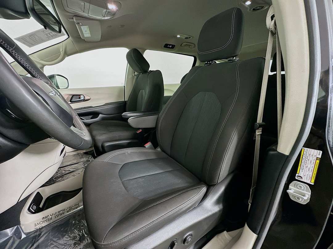 2023 Chrysler Voyager LX - Image 20