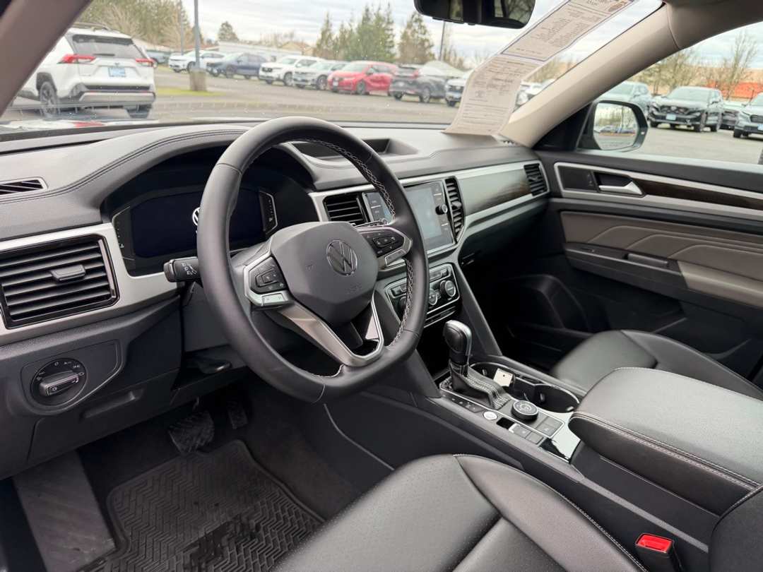 2023 Volkswagen Atlas 3.6L V6 SE w/Technology - Image 17