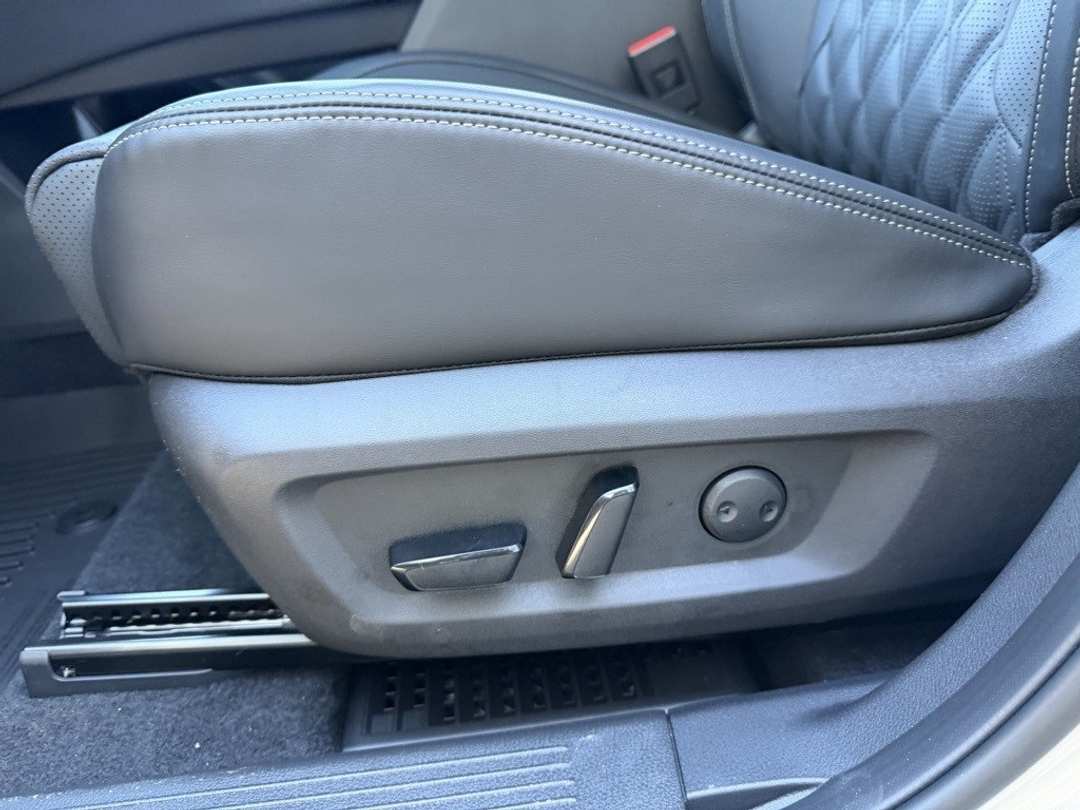 2026 Nissan Rogue Platinum - Image 17