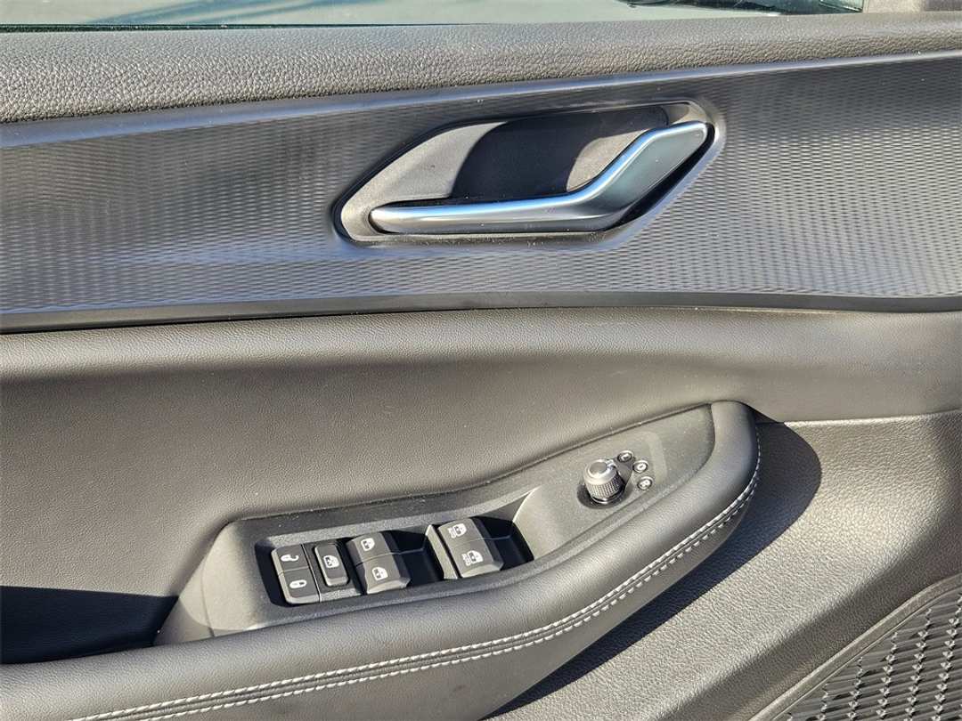 2025 Jeep Grand Cherokee L Altitude X - Image 11