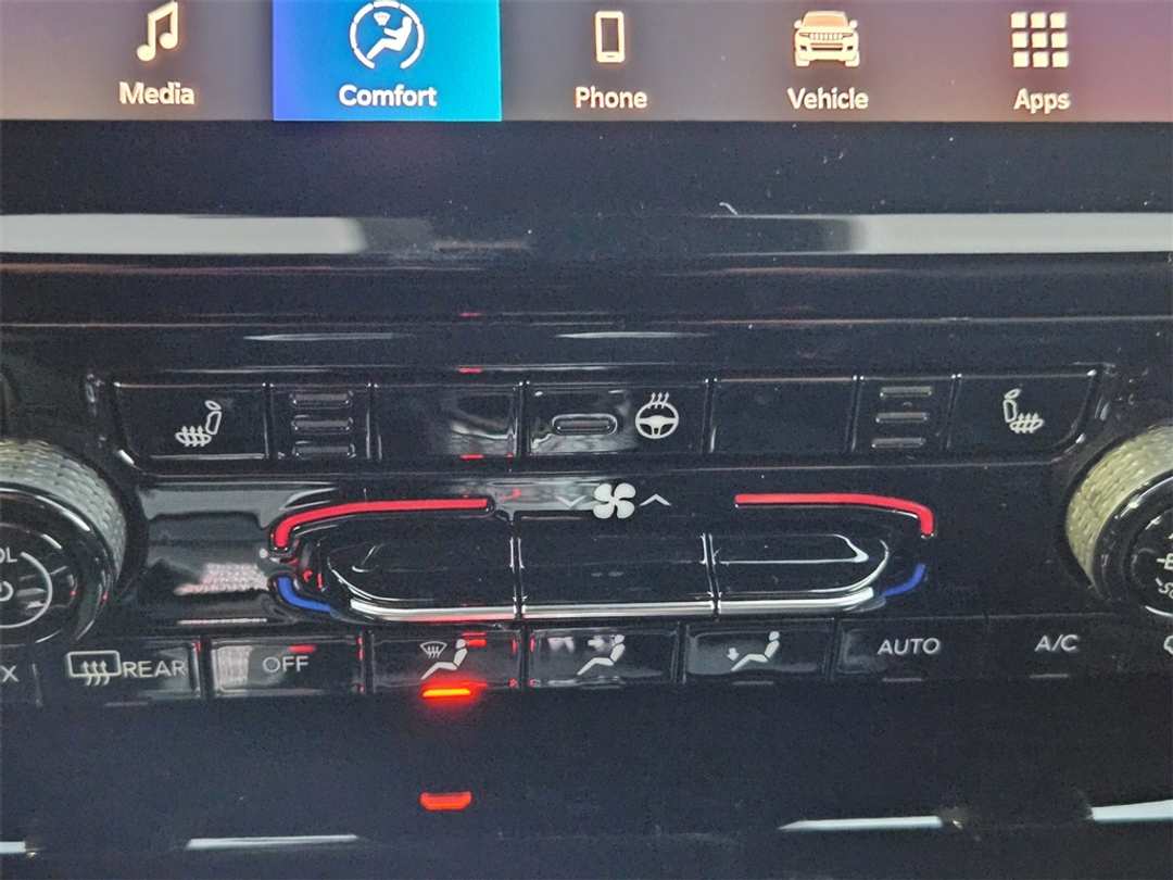 2025 Jeep Grand Cherokee Limited - Image 24