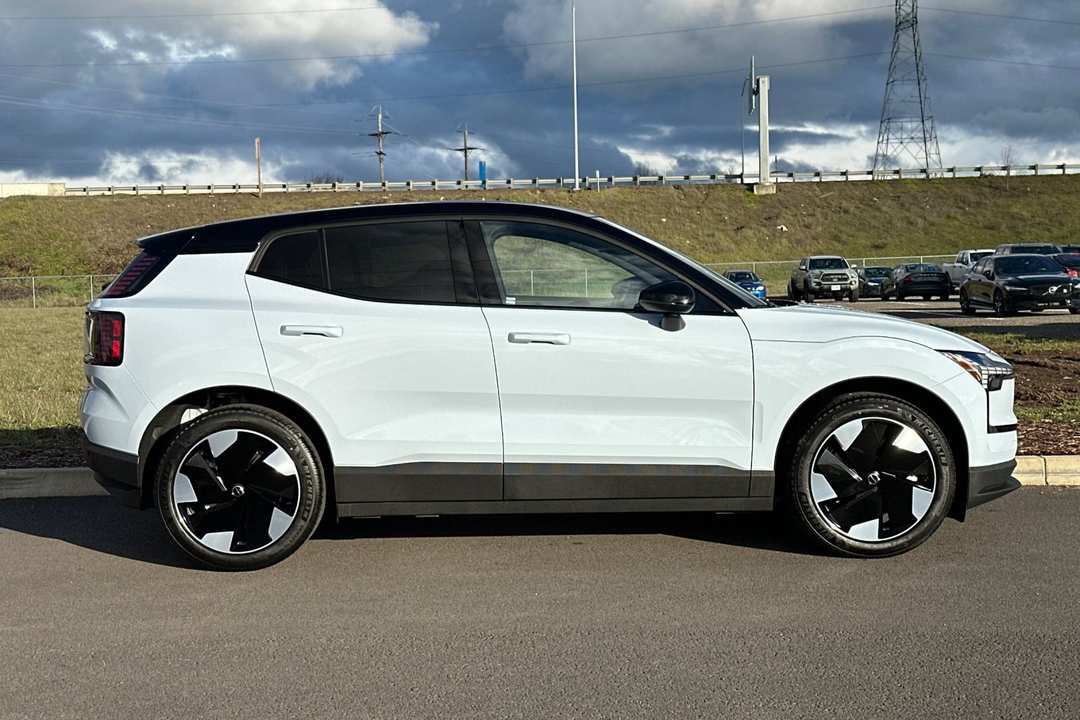 2026 Volvo Ex30 Twin Motor Performance Plus - Image 2