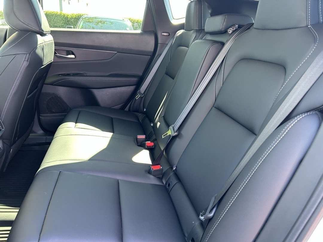 2025 Nissan Murano SV - Image 24