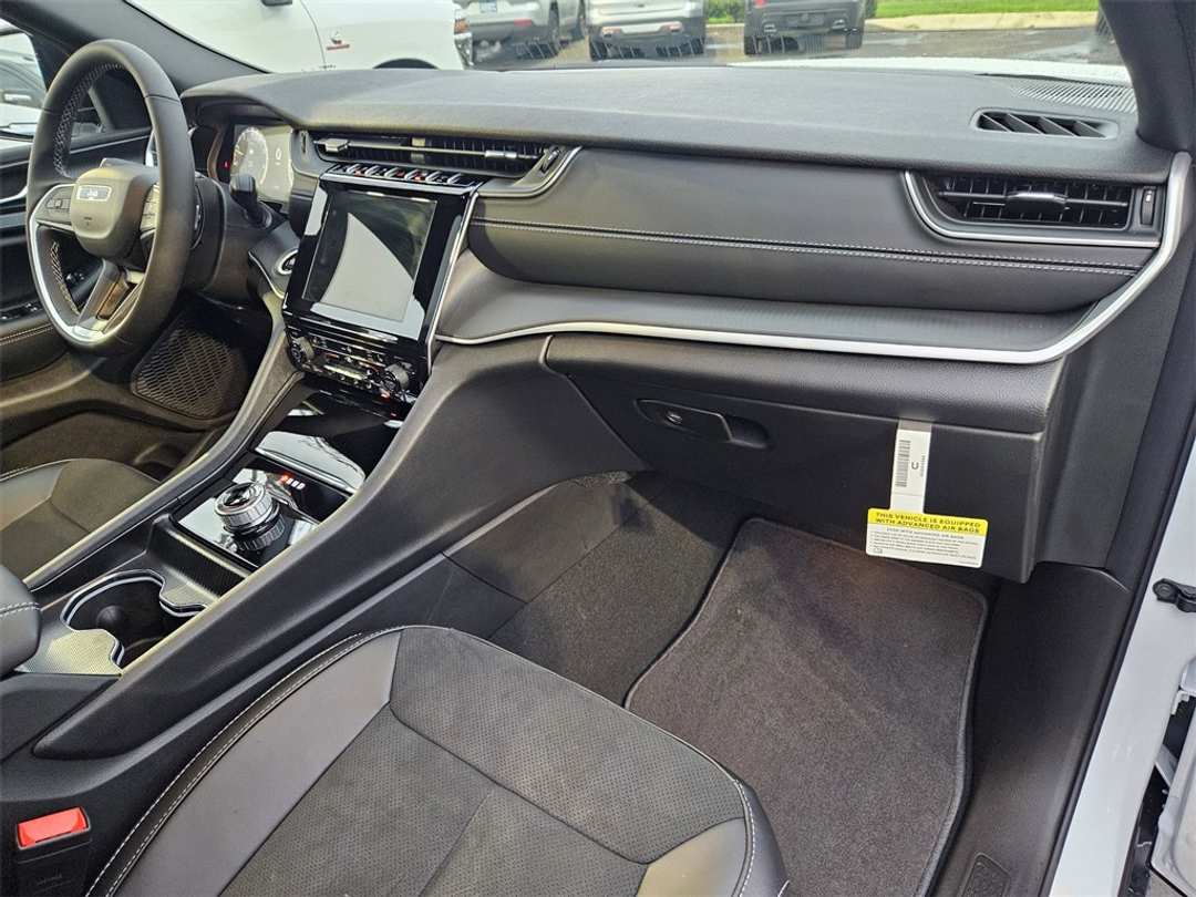 2025 Jeep Grand Cherokee Altitude X - Image 36