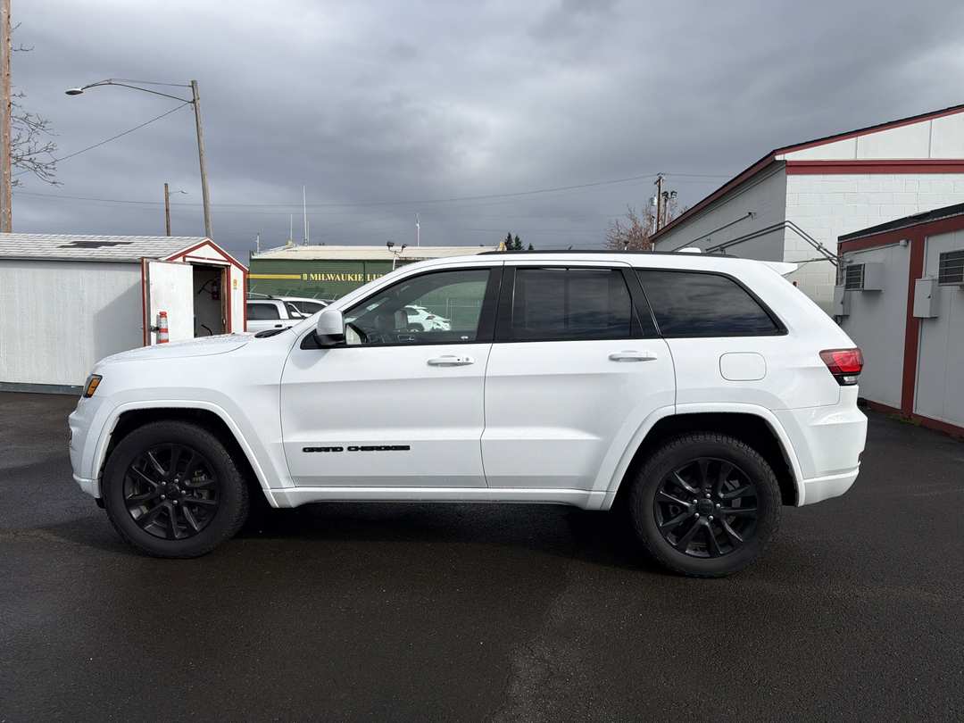 2018 Jeep Grand Cherokee Altitude - Image 2
