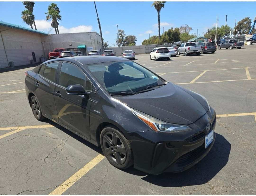 2019 Toyota Prius XLE - Image 2