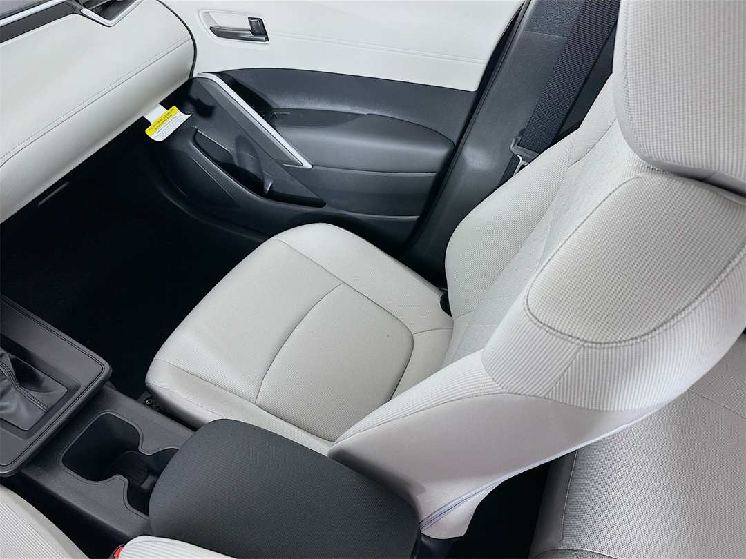 2026 Toyota Corolla Cross L - Image 22
