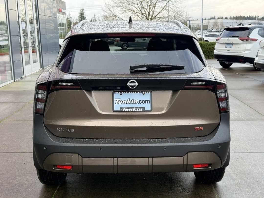 2026 Nissan Kicks SR - Image 6