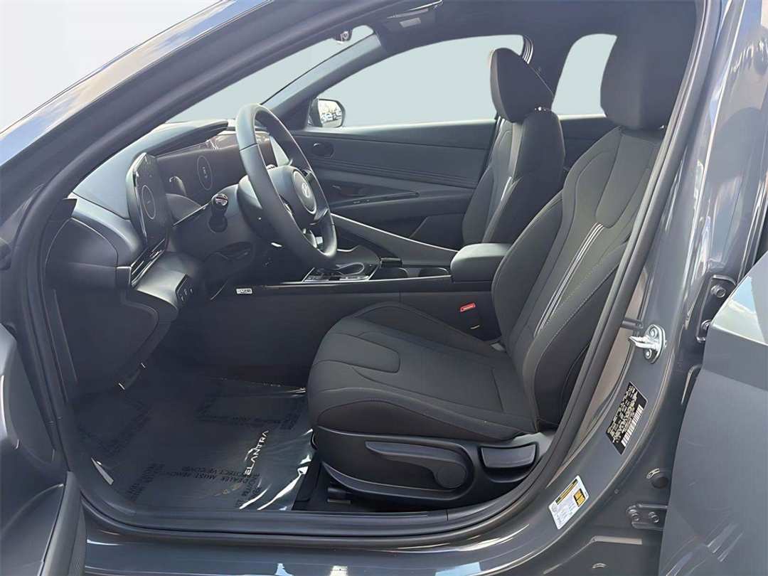 2026 Hyundai Elantra SEL Sport - Image 9