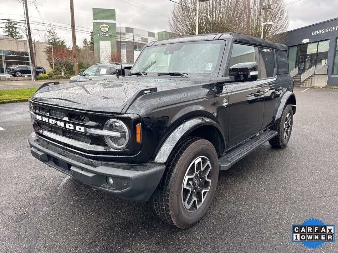 2024 Ford Bronco Outer Banks - Image 2
