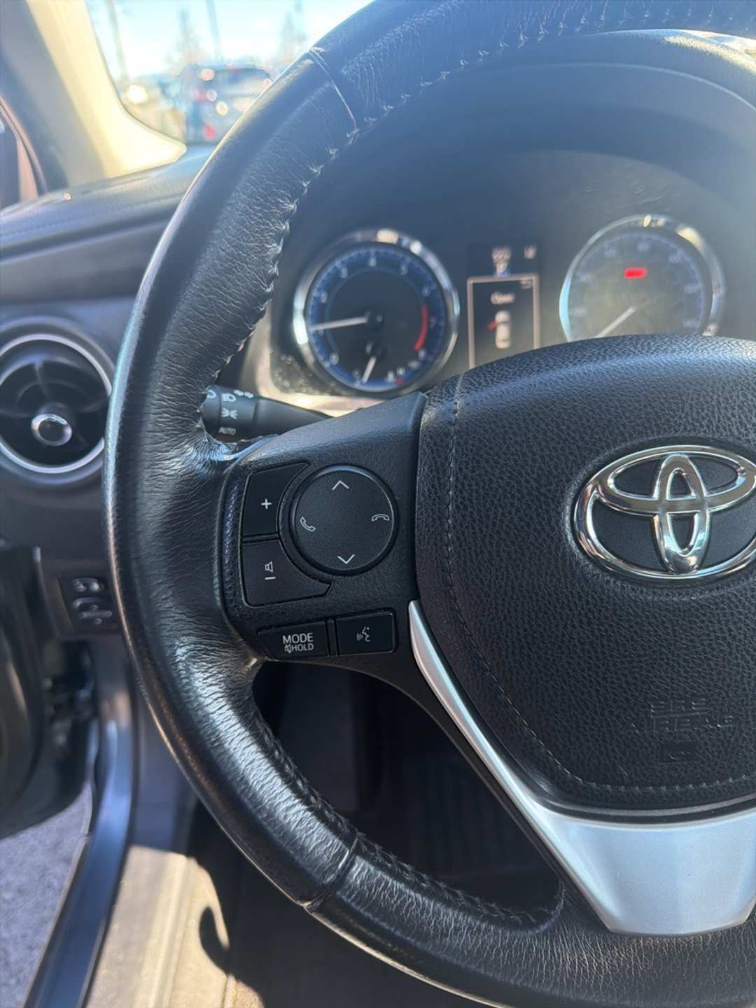 2018 Toyota Corolla L - Image 30