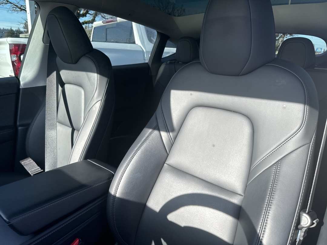 2025 Tesla Model Y Performance - Image 12