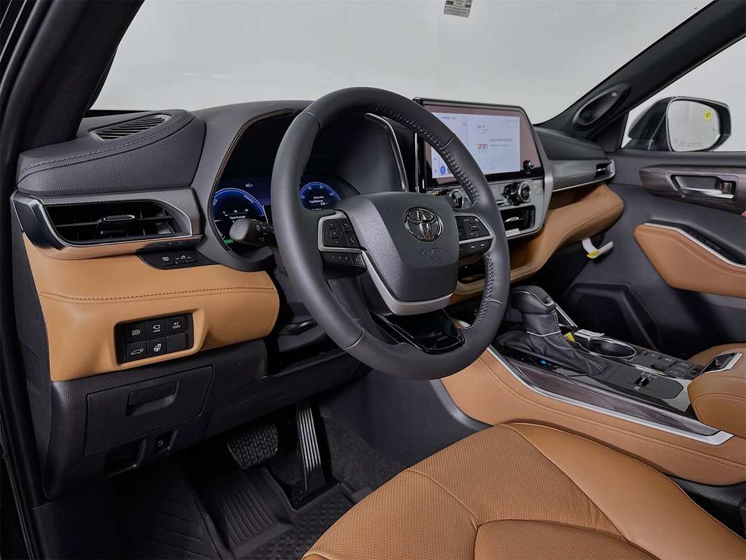 2026 Toyota Highlander Platinum - Image 9