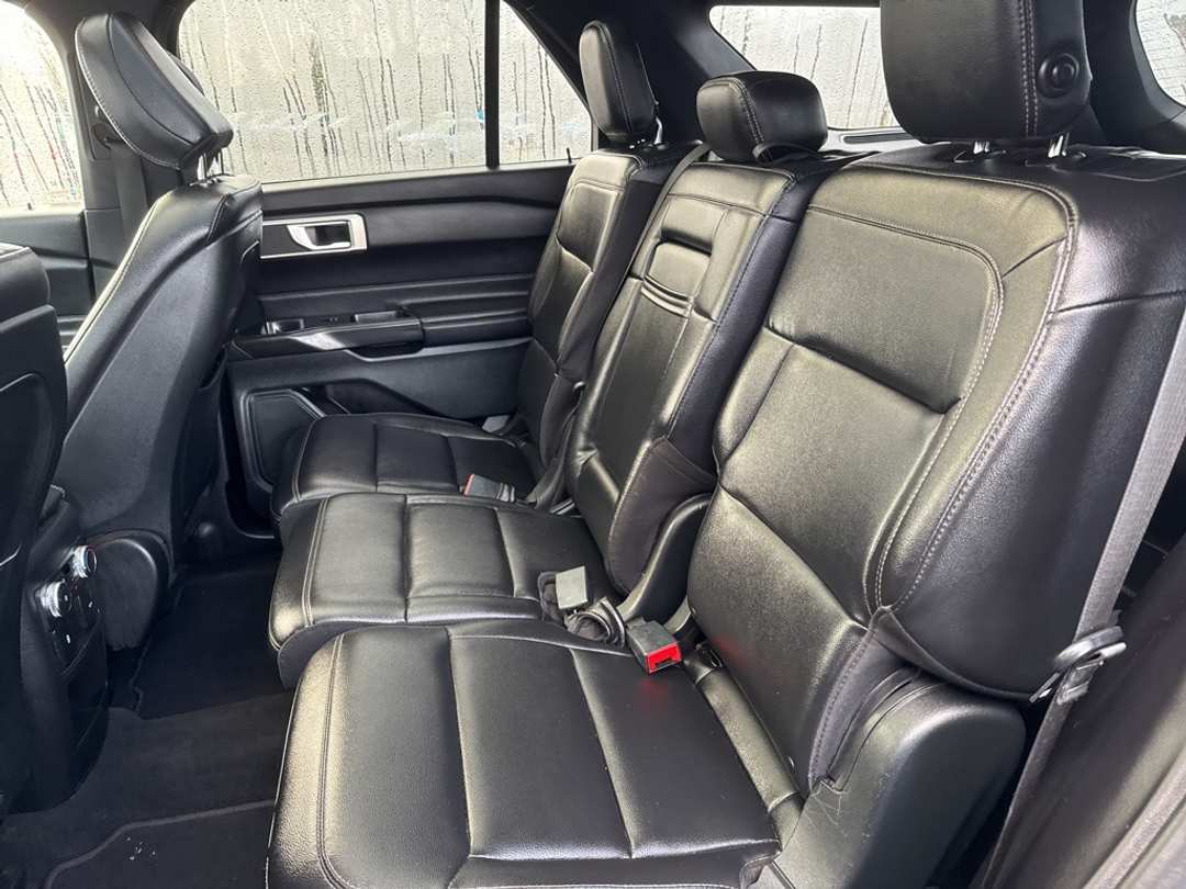 2020 Ford Explorer XLT - Image 18