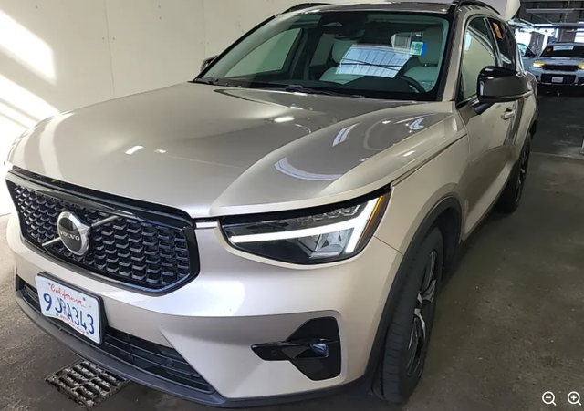 2023 Volvo Xc40 B5 Plus Dark Theme