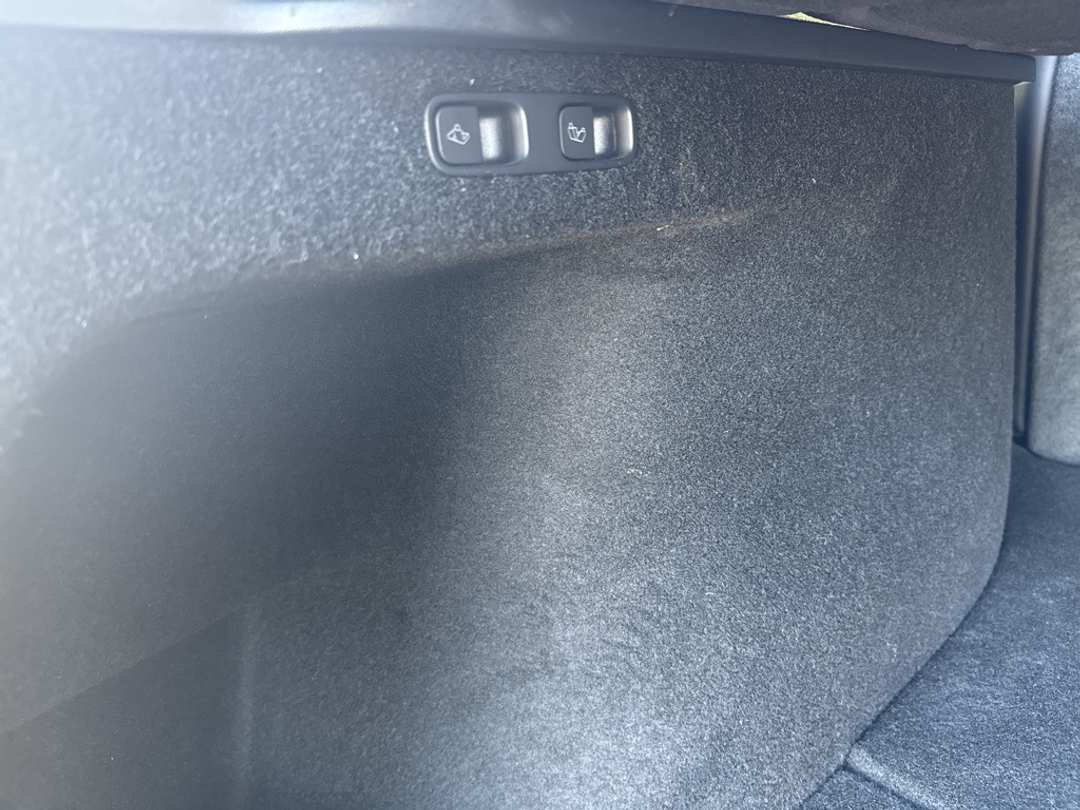 2025 Tesla Model Y Performance - Image 28