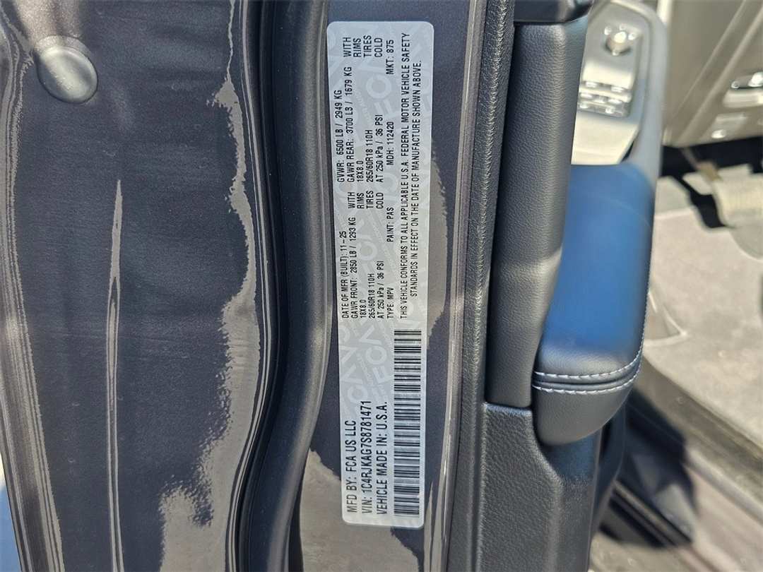 2025 Jeep Grand Cherokee L Laredo - Image 41