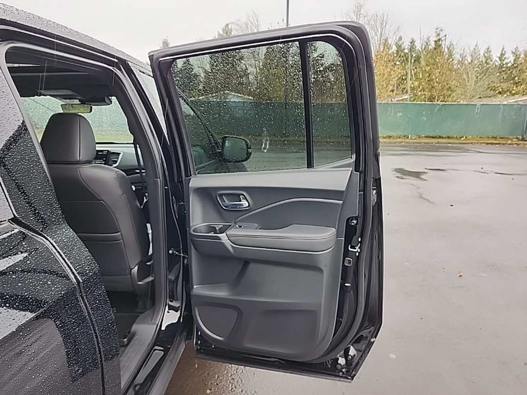 2026 Honda Ridgeline Black Edition - Image 29