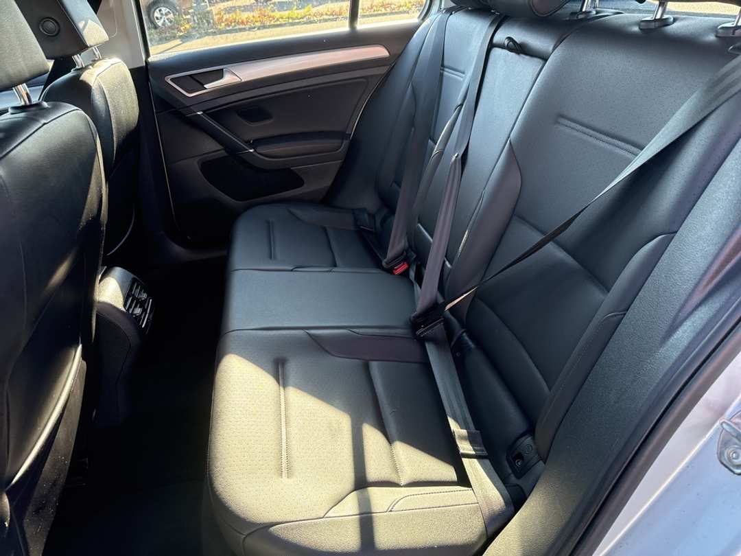 2015 Volkswagen E-Golf SEL Premium - Image 17