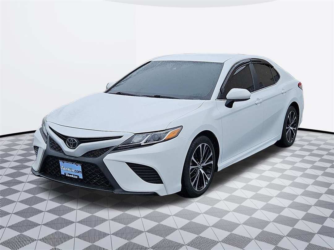 2020 Toyota Camry SE - Image 2