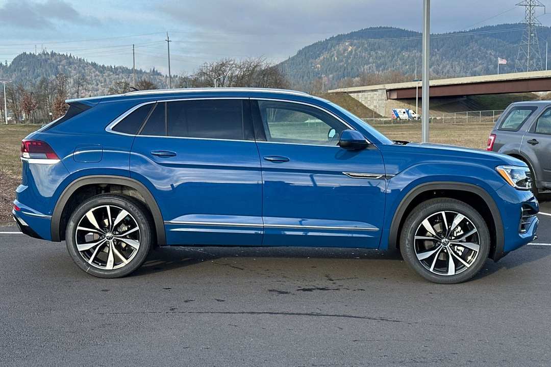 2025 Volkswagen Atlas Cross Sport 2.0T SEL Premium RLine - Image 2