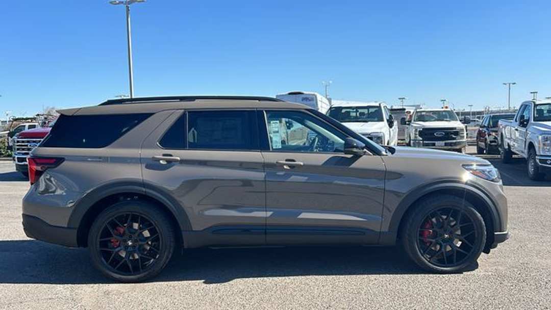 2026 Ford Explorer ST - Image 2