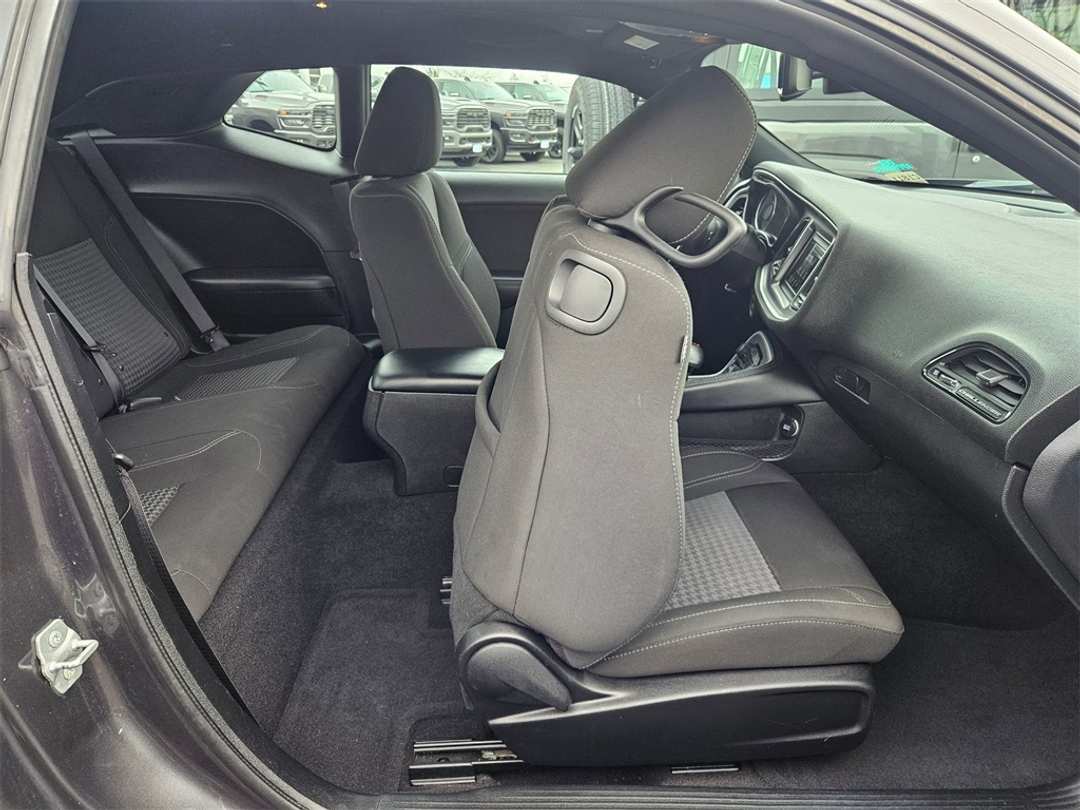 2022 Dodge Challenger SXT - Image 30