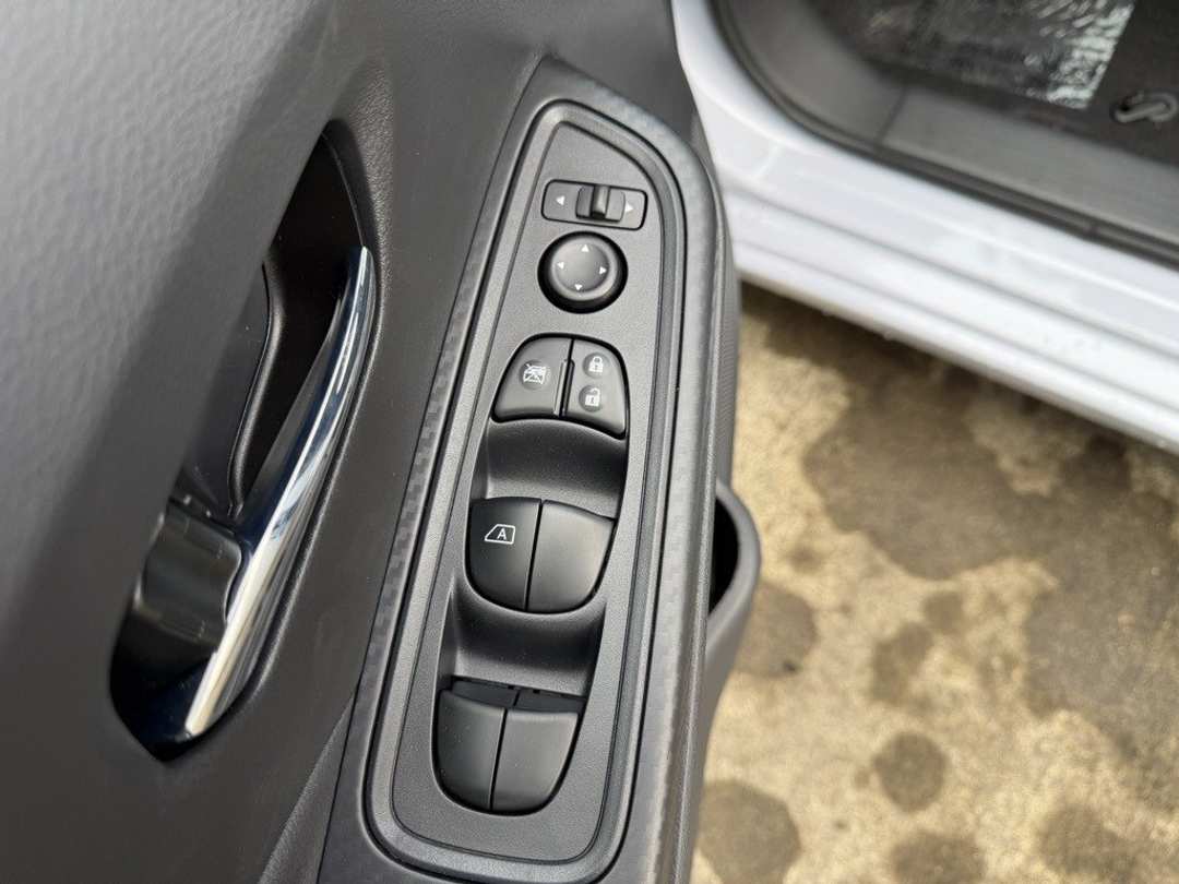 2025 Nissan Versa 1.6 SV - Image 19