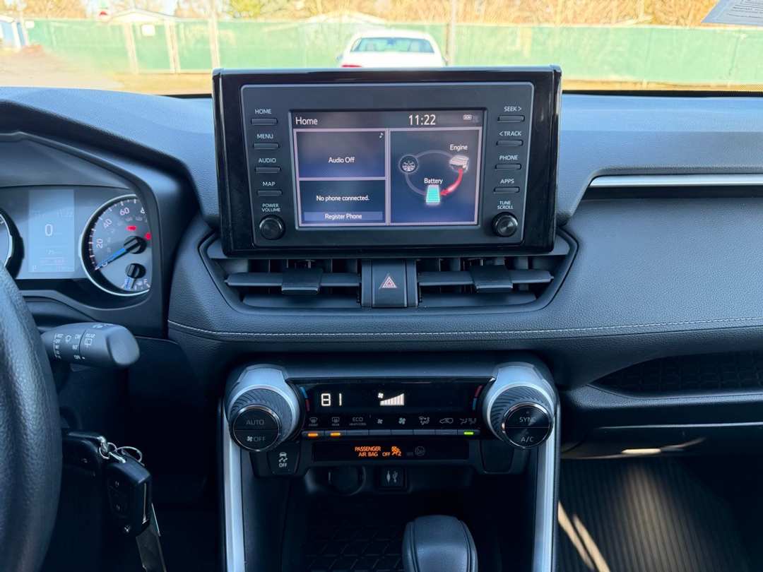 2019 Toyota Rav4 LE - Image 22