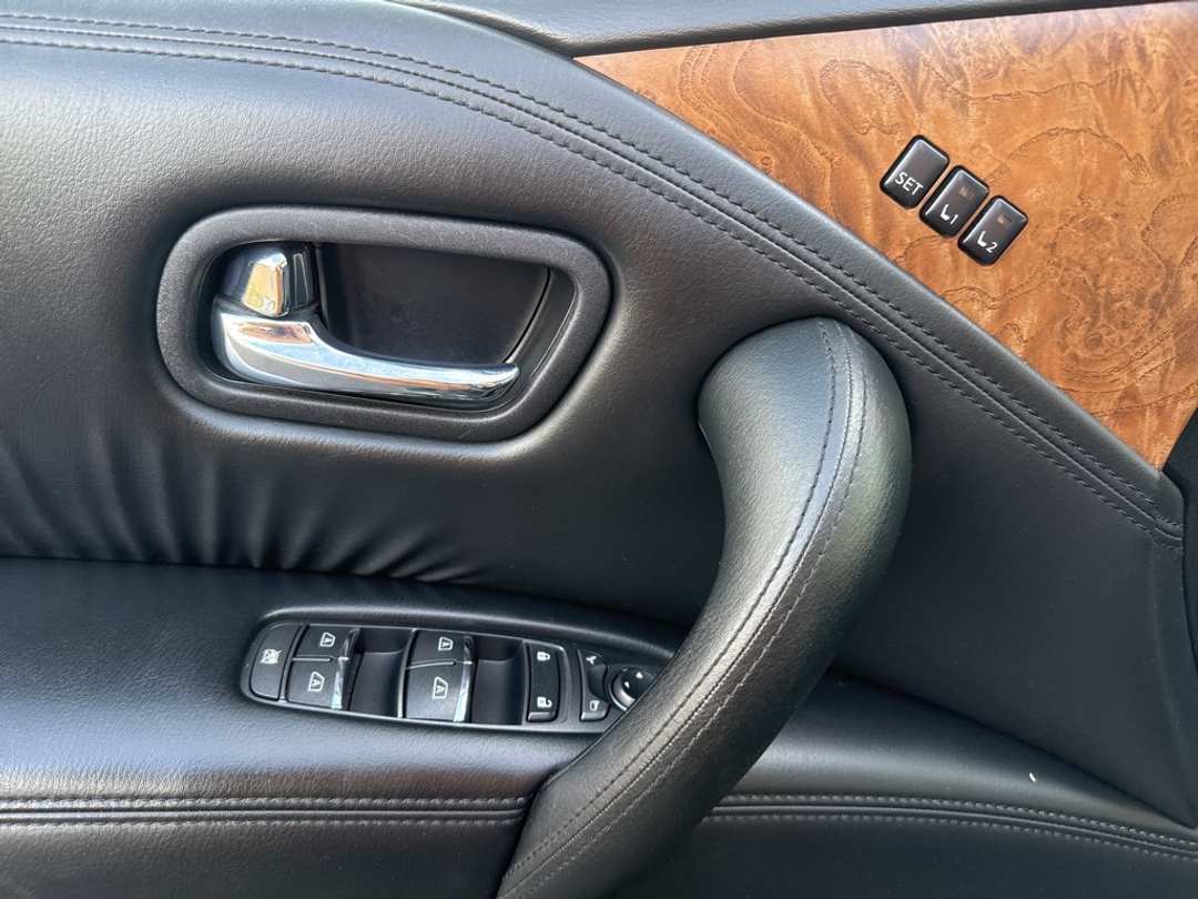 2023 Nissan Armada SL - Image 12