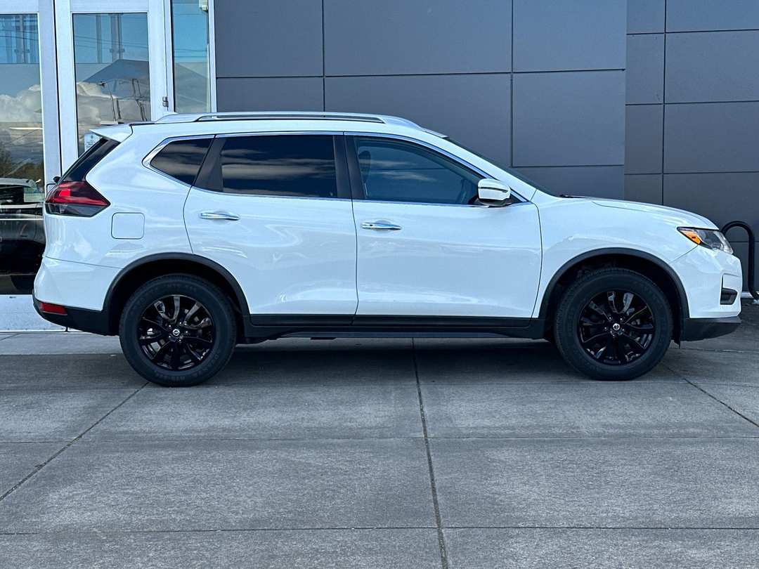 2020 Nissan Rogue SV - Image 2