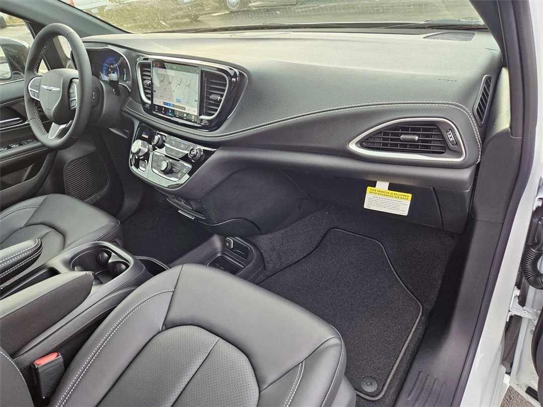 2026 Chrysler Pacifica Select - Image 40