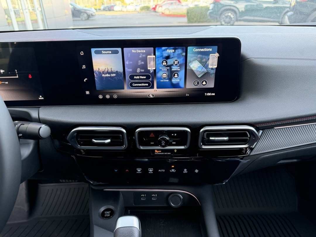 2026 Nissan Sentra SR - Image 19