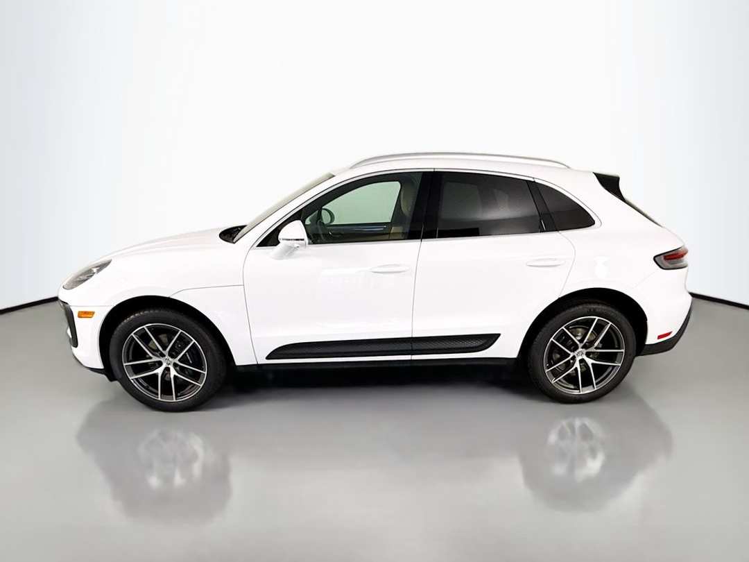 2023 Porsche Macan - Image 2