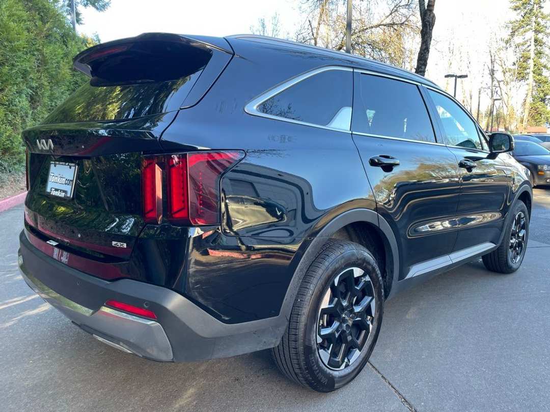 2024 Kia Sorento S - Image 3