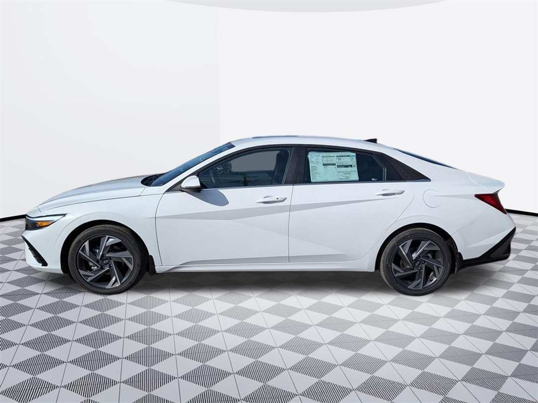 2026 Hyundai Elantra Limited - Image 3