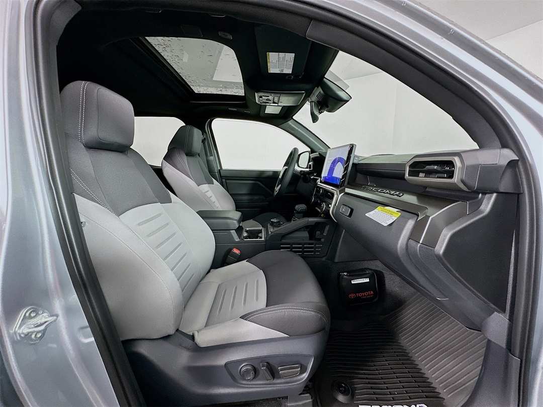 2025 Toyota Tacoma TRD Off Road - Image 29