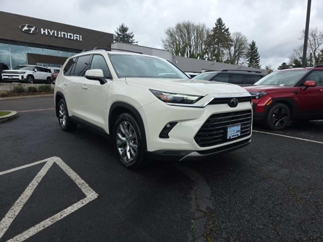 2024 Toyota Grand Highlander Limited - Image 2