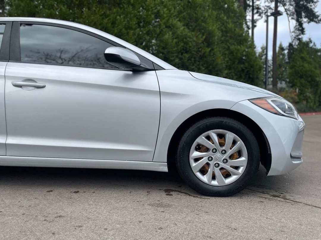 2017 Hyundai Elantra SE - Image 2