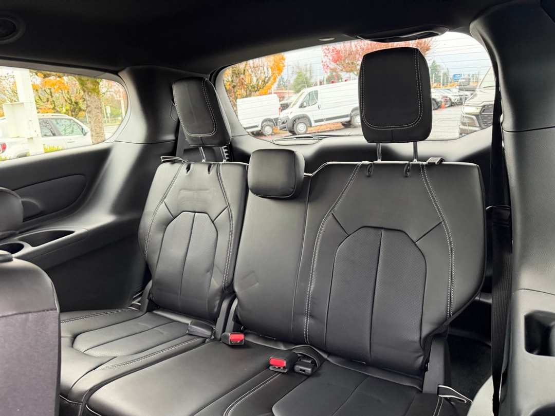 2026 Chrysler Pacifica Select - Image 30