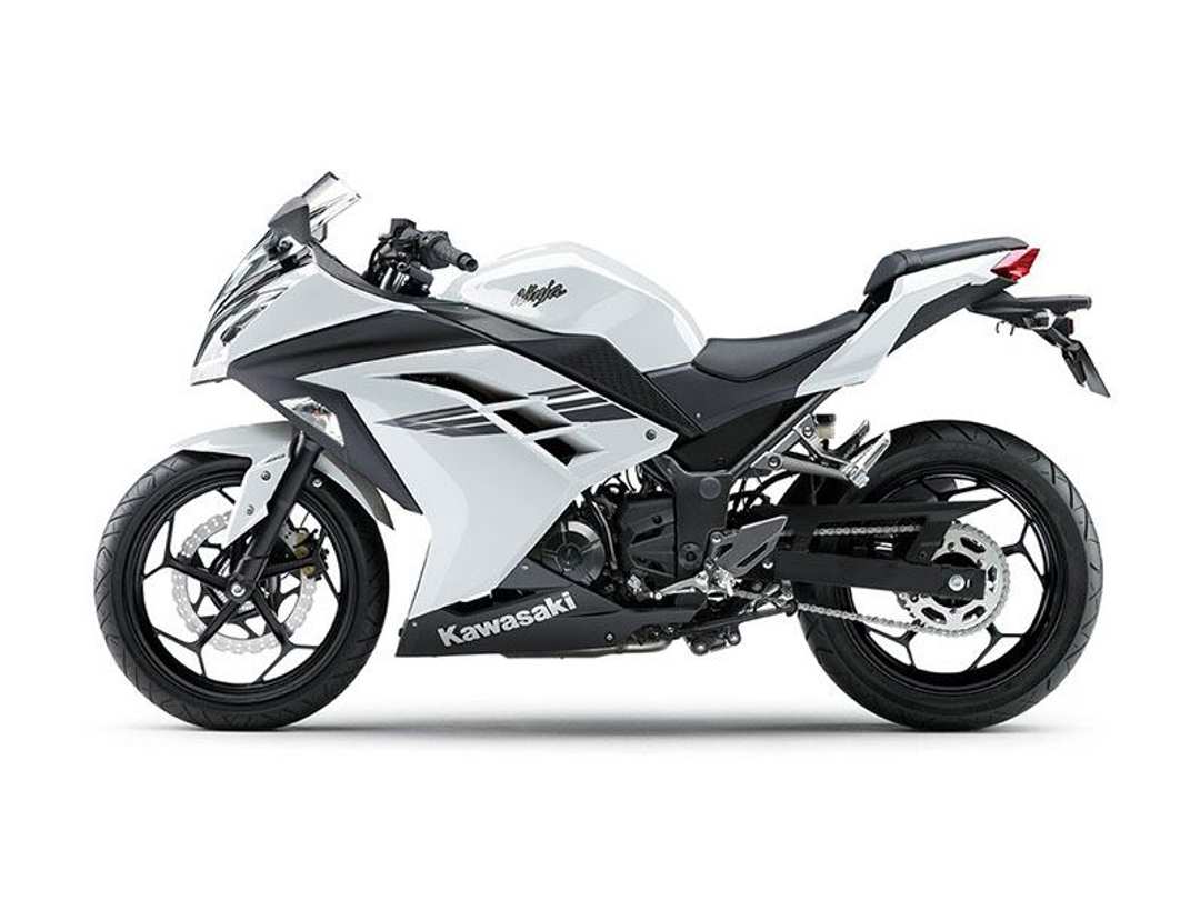 2017 Kawasaki Ninja 300 - Image 2