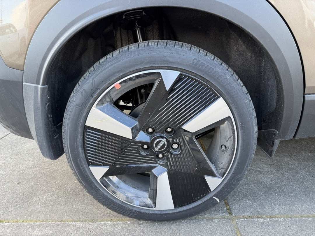 2026 Nissan Kicks SR - Image 9