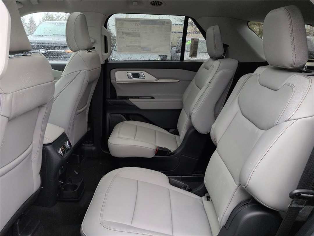 2026 Ford Explorer Active - Image 25