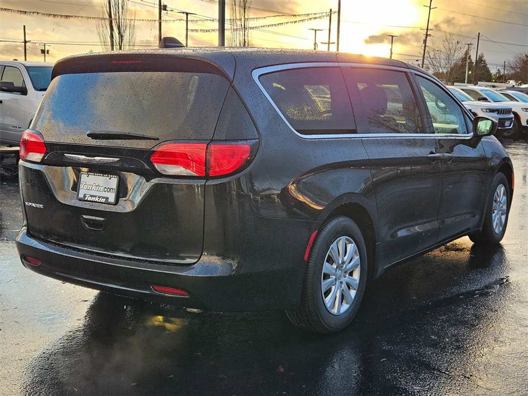 2021 Chrysler Voyager L - Image 6