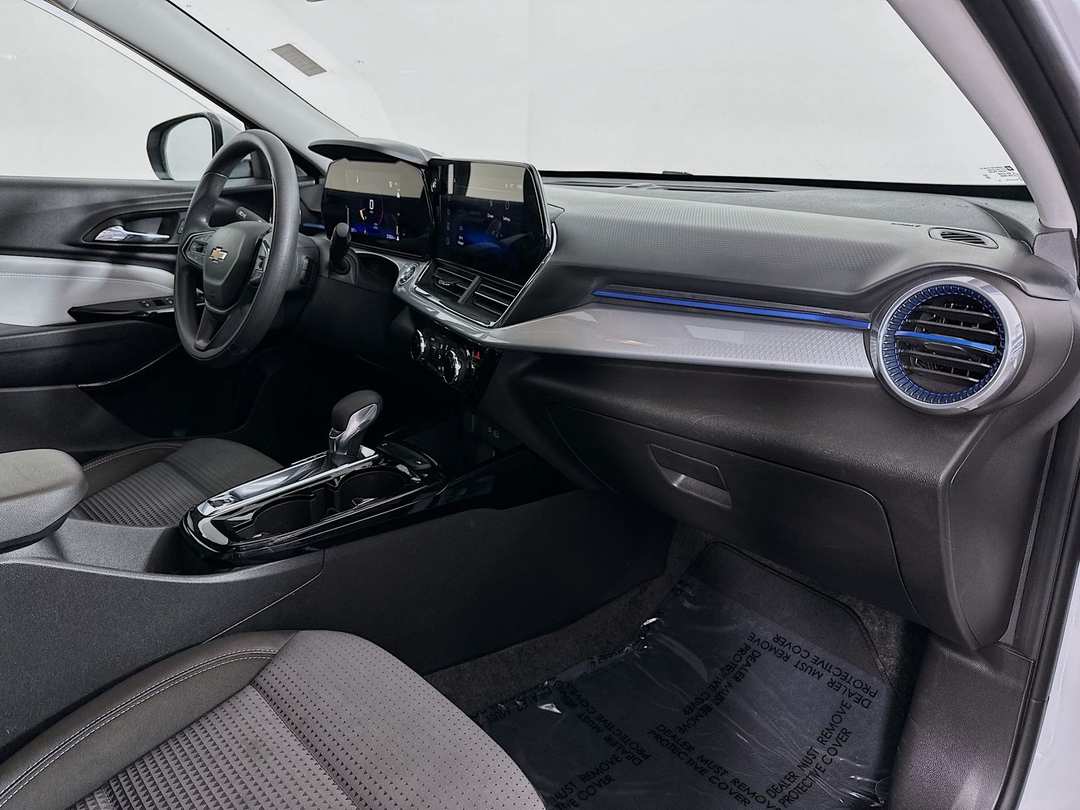 2025 Chevrolet Trax LT - Image 27